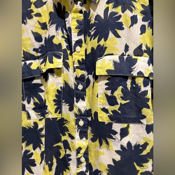 Gap Women’s The Boyfriend Fit Shirt cotton Button Down size medium - Picture 3 of 6